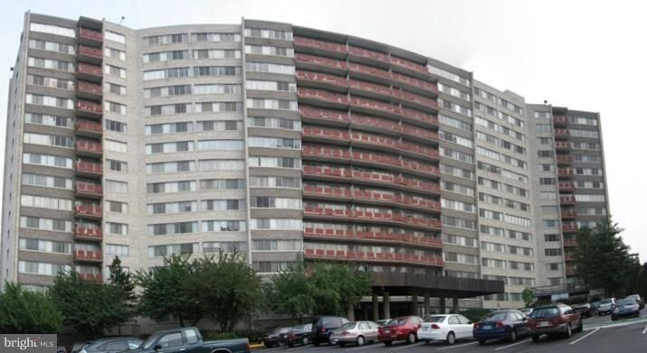 Property Photo:  5340 Holmes Run Parkway 709  VA 22304 