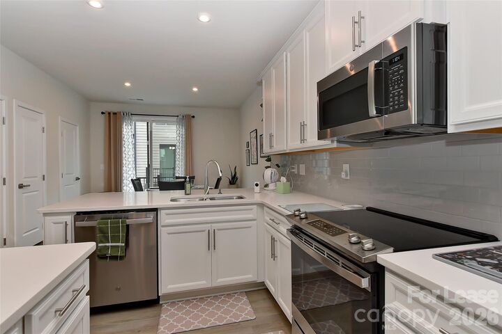 Property Photo:  421 Spearfield Lane  NC 28205 