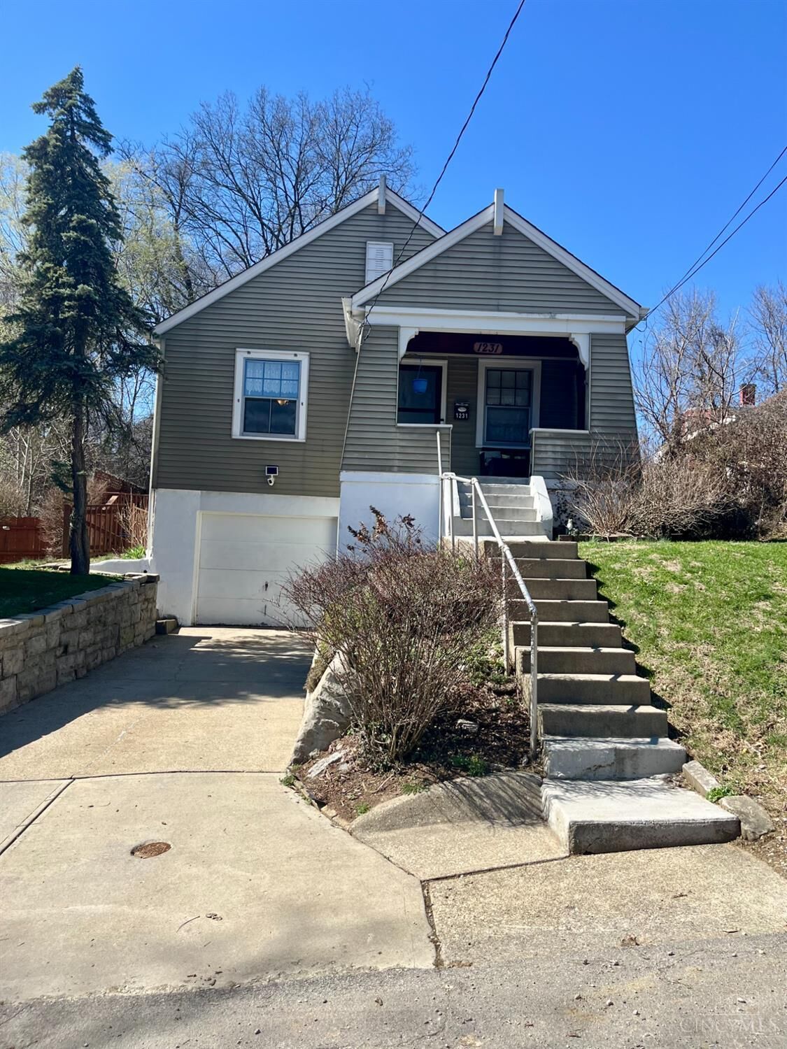 Property Photo: 1231 Ridlen Avenue OH 45205