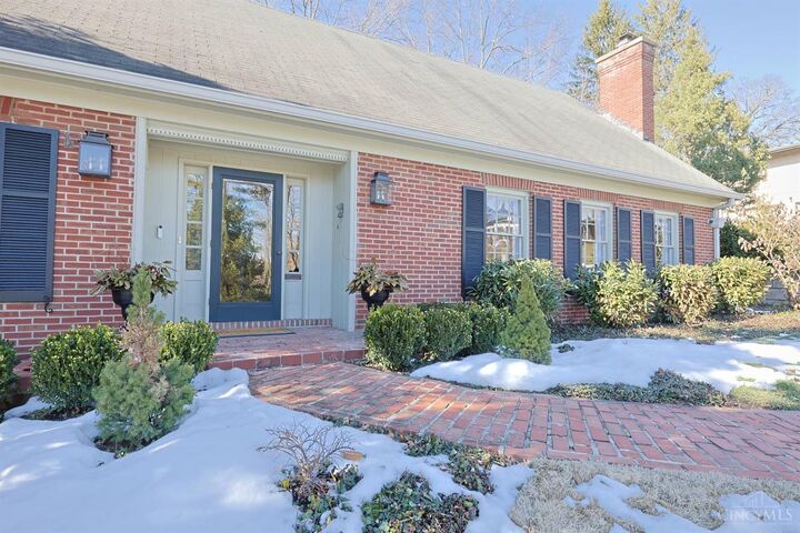 Property Photo:  2833 Grandin Hollow Lane  OH 45208 