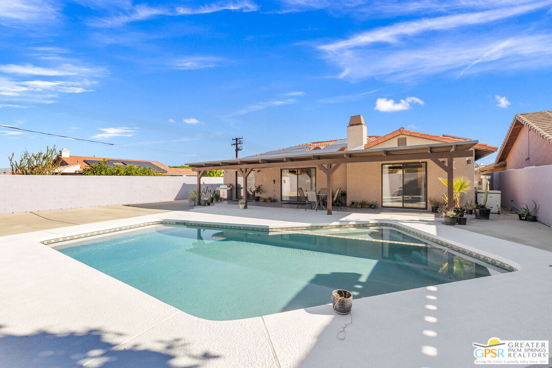 Property Photo: 31015 Avenida Alvera CA 92234