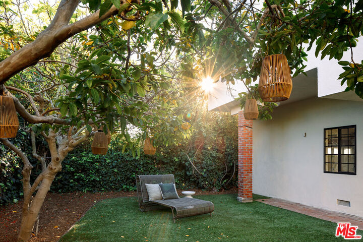 Property Photo:  456 Lincoln Blvd  CA 90402 