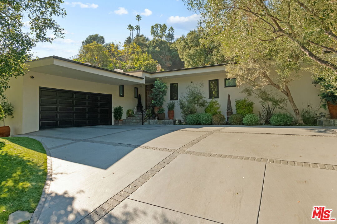 Property Photo:  1115 N Bundy Dr  CA 90049 