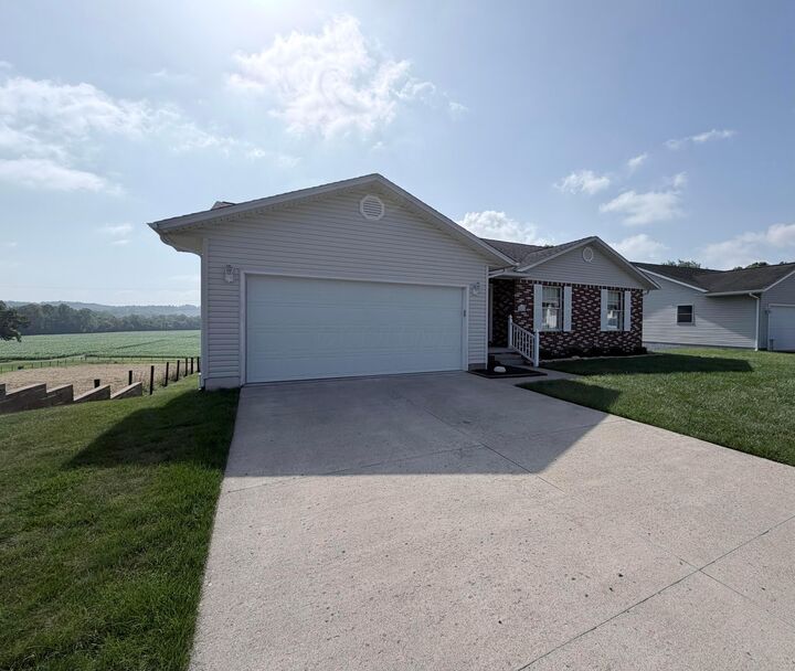 Property Photo: 846 Elizabeth Avenue OH 43138