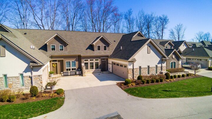 Property Photo:  686 Fairway Boulevard  OH 43213 