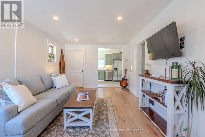 Property Photo:  883 Hammond Street  ON P1B 2H5 