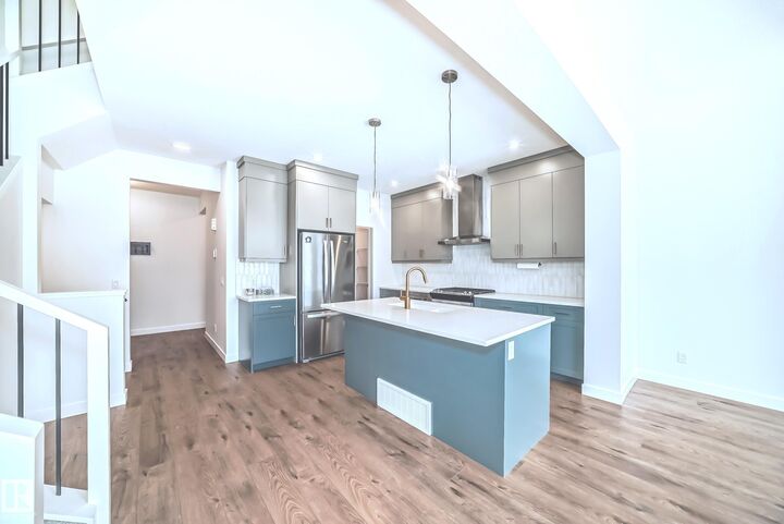 Property Photo:  2896 Coughlan Green Green SW  AB T6W 4B2 