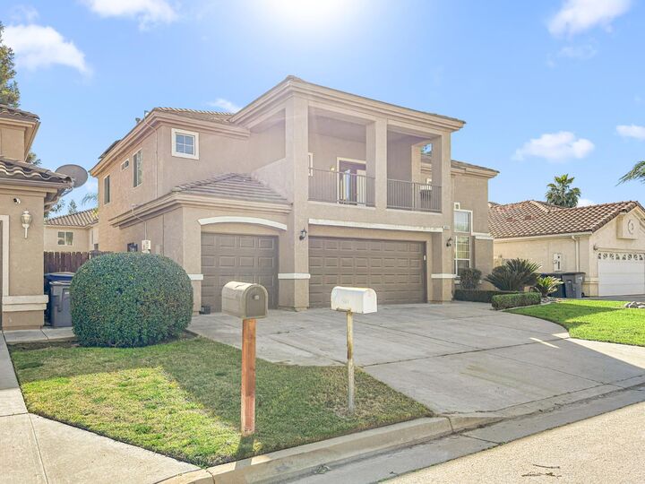 Property Photo:  5811 W Cromwell Avenue  CA 93722 