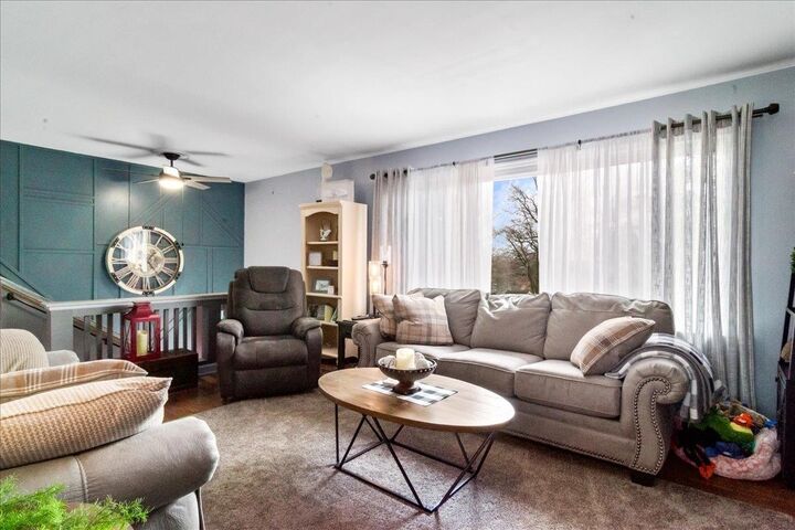 Property Photo:  1004 Village Court  IN 42420 