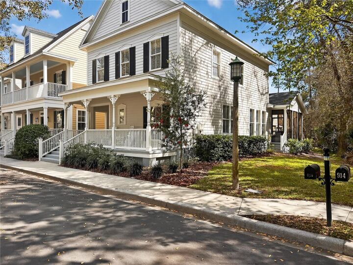 Property Photo:  916 Towhee Court  FL 34747 