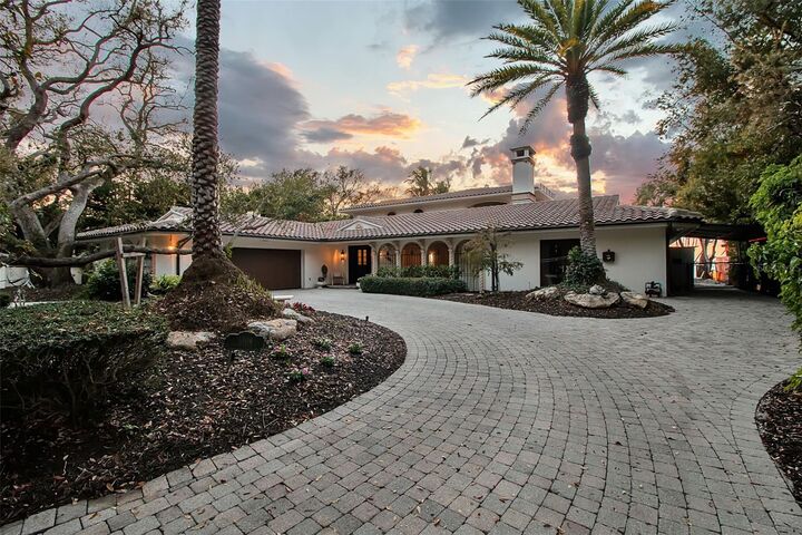 Property Photo:  1504 S Lodge Drive  FL 34239 