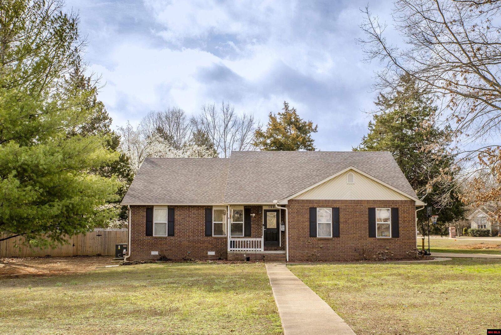 Property Photo:  180 Contemporary Drive  AR 72653 