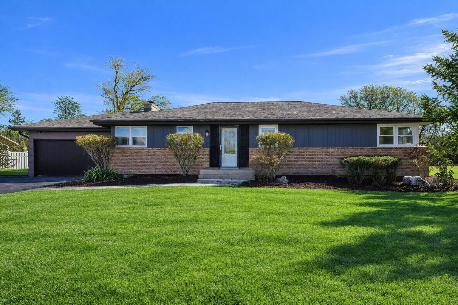 Property Photo: 9032 N Regent Rd WI 53217