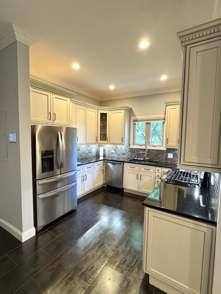 Property Photo:  1009 Arbor Court  IL 60056 