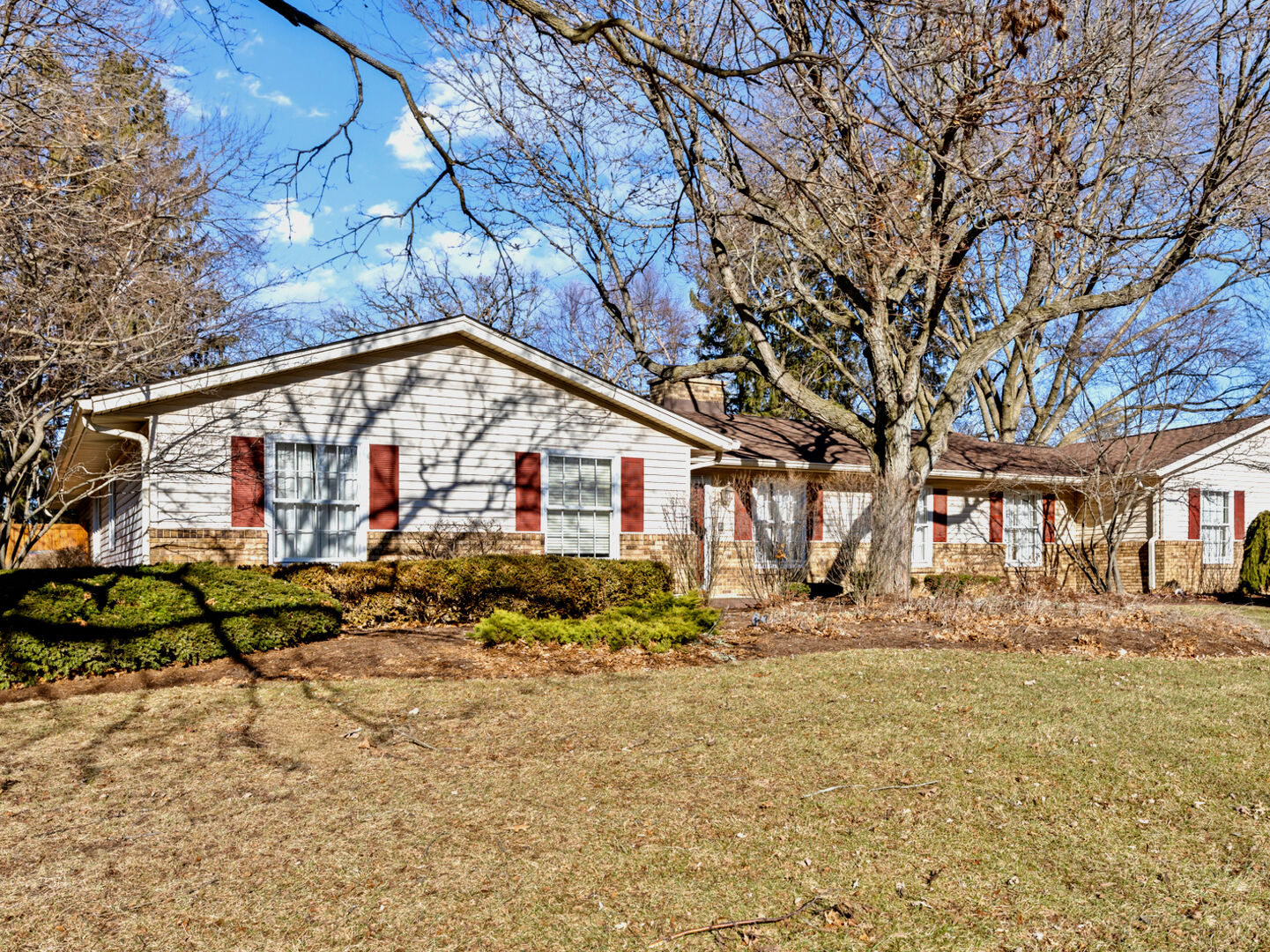 Property Photo: 4704 Daniel Drive IL 60014