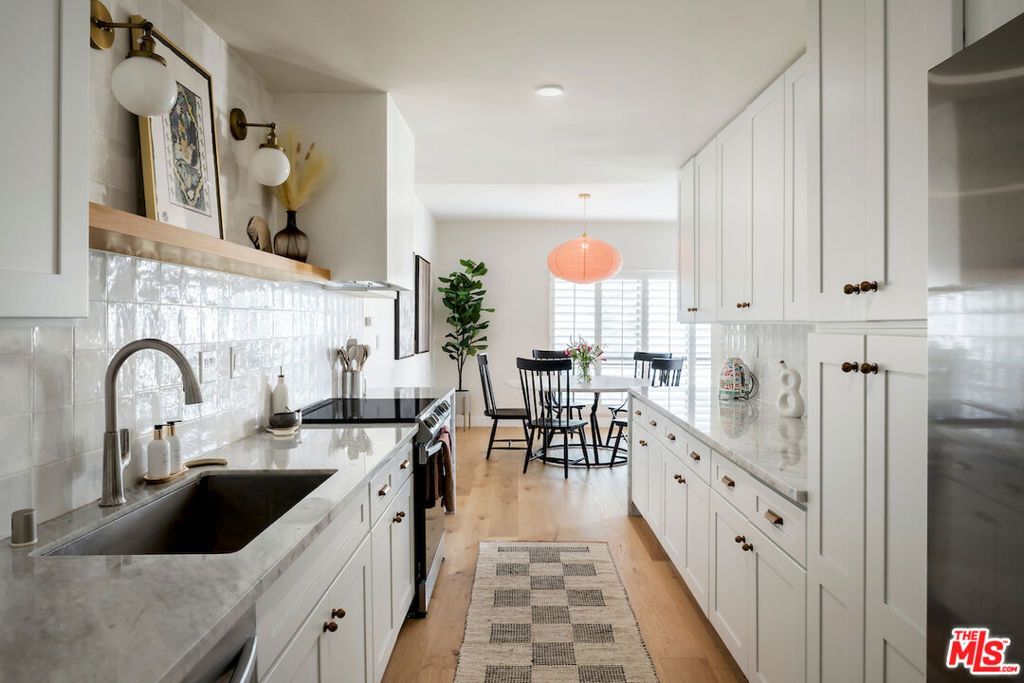 Property Photo:  651 Wilcox Avenue 3C  CA 90004 