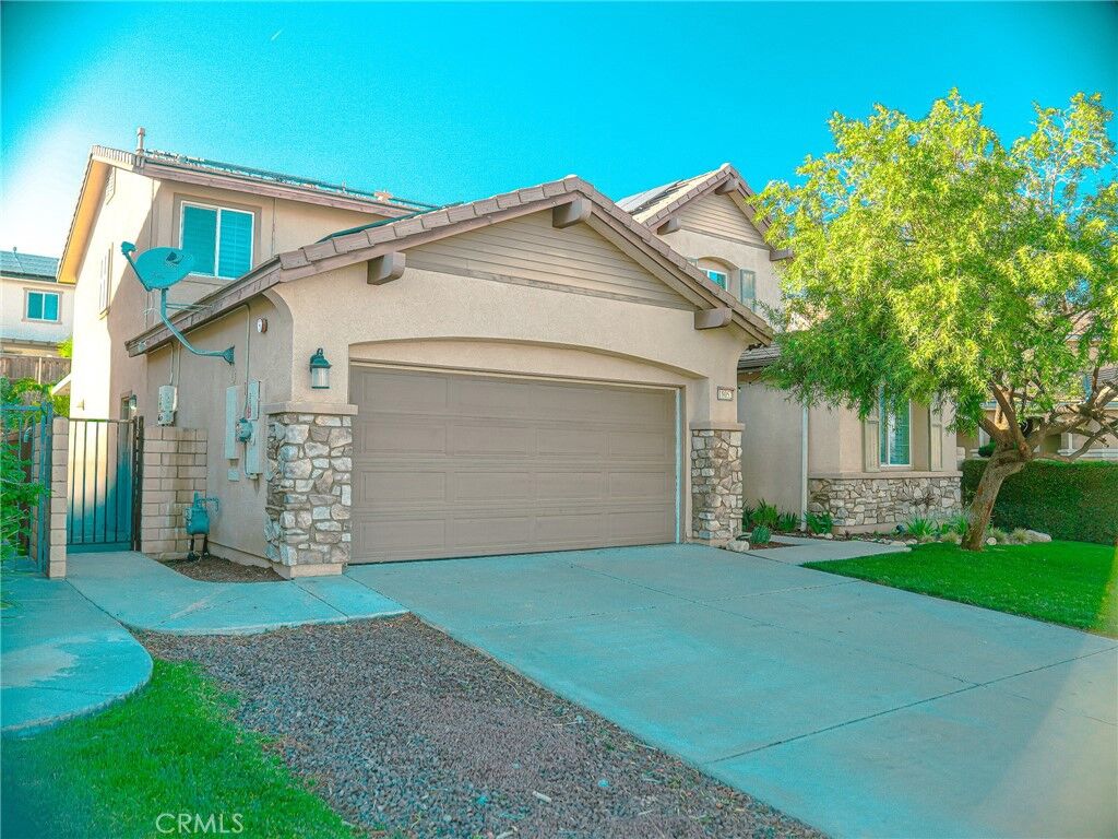 Property Photo:  18052 Passionflower  CA 92407 