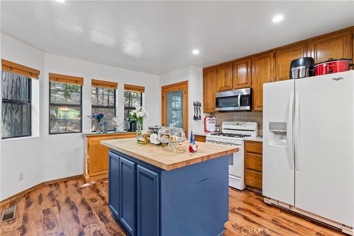 Property Photo:  27528 Ashwood Lane  CA 92352 