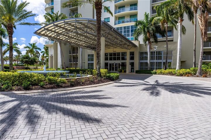 Property Photo:  3000 Oasis Grand Boulevard 2405  FL 33916 