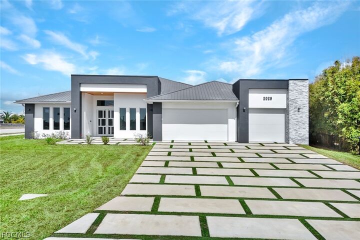 Property Photo:  2029 SW 41st Street  FL 33914 
