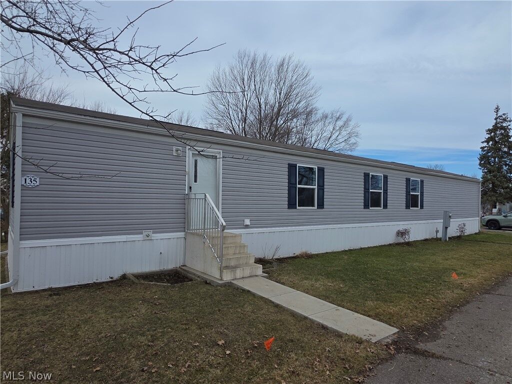 Property Photo:  135 Inglewood Place  OH 44035 