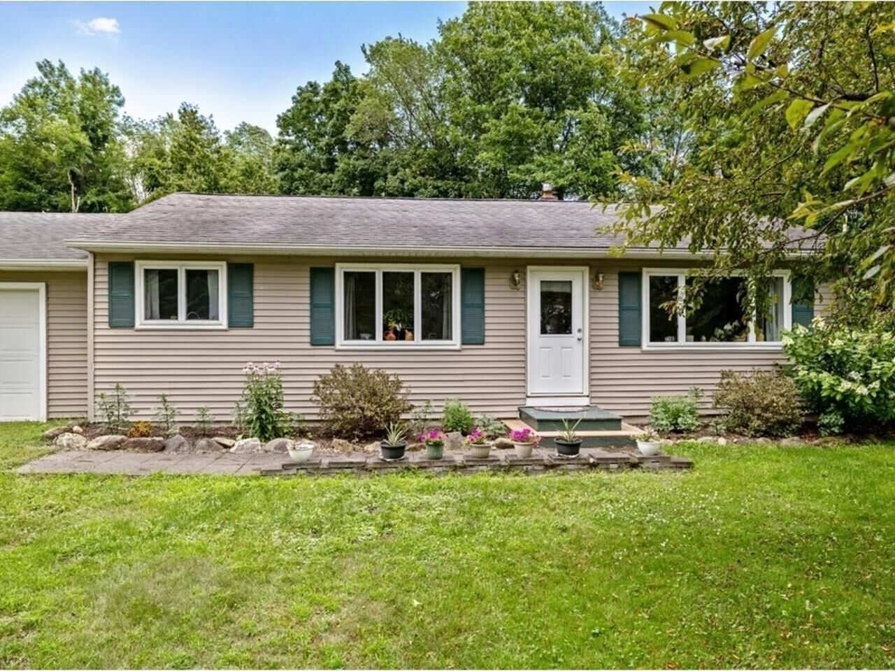 Property Photo:  102 McGinn Drive  VT 05478 