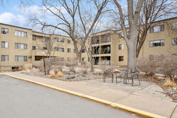 Property Photo:  4101 Parklawn Avenue 310  MN 55435 