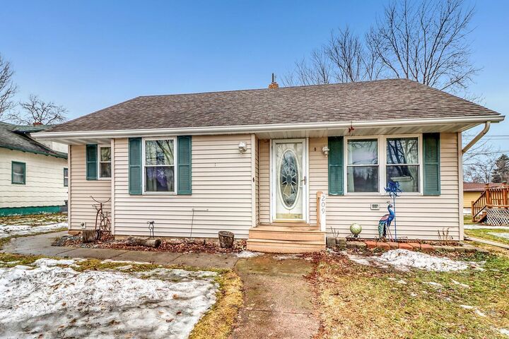 Property Photo: 209 5th Street SE MN 56514