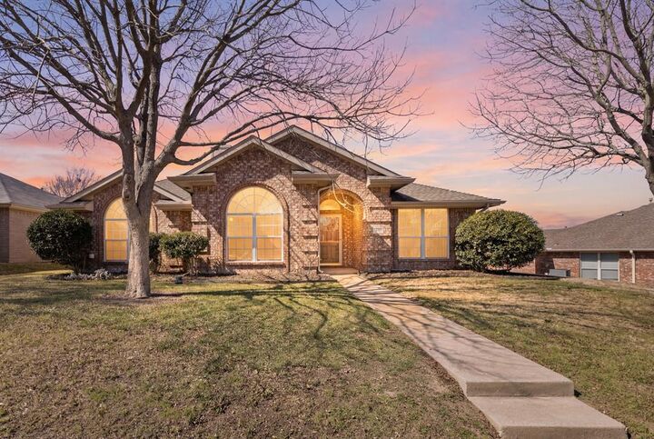 Property Photo:  1740 Avonlea Drive  TX 75087 