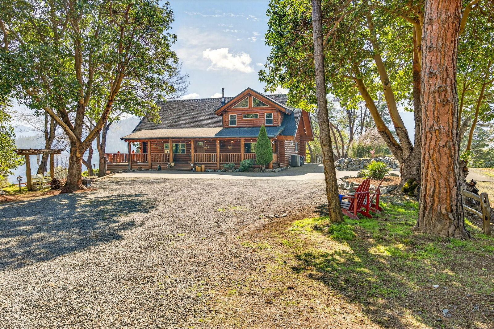 Property Photo:  4466 W Griffin Creek Road  OR 97501 