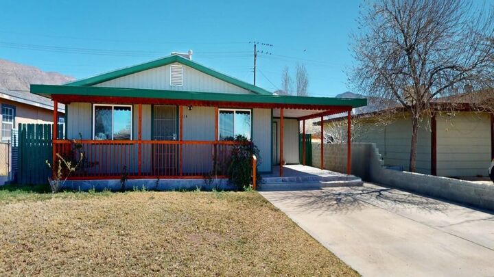 Property Photo:  2114 Pecan Dr  NM 88310-4626 