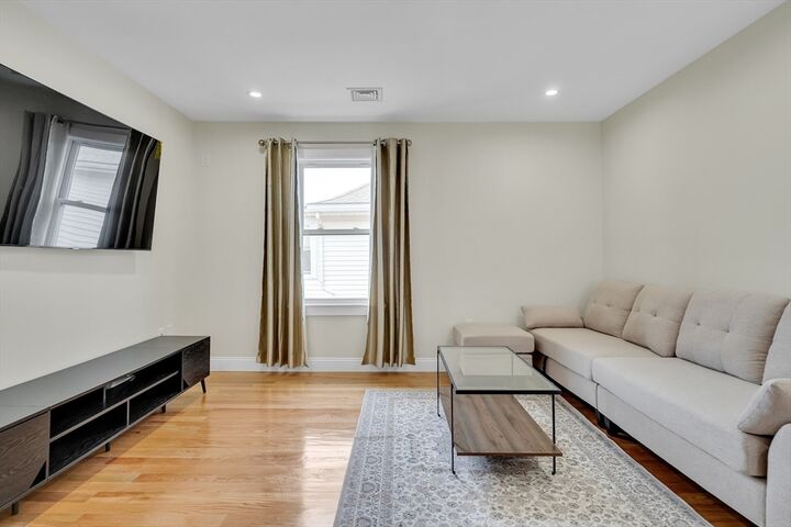 Property Photo:  52 Holyoke St 2  MA 02171 