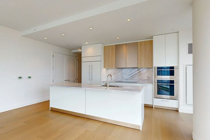 Property Photo:  240 Devonshire St 4008  MA 02110 