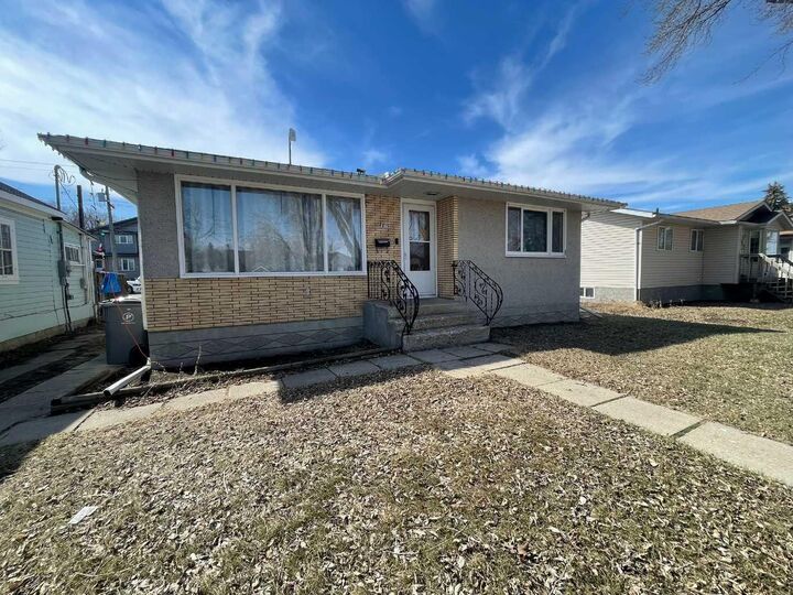 Property Photo:  4813 46 Street  SK S9V 0J6 