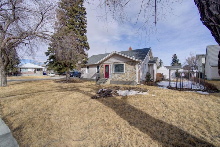 Property Photo:  4312 2 Street W  AB T0L 0T0 