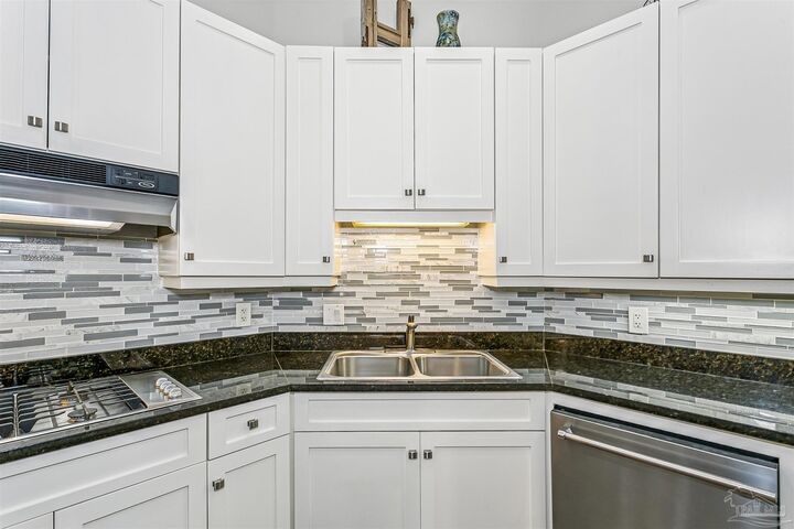 Property Photo: 529 N Spring St 4 FL 32501