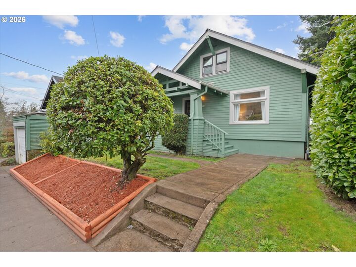 Property Photo:  2611 SE 49th Ave  OR 97206 