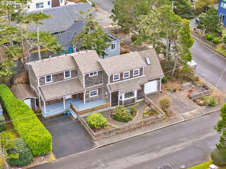 Property Photo:  1761 S Edgewood St  OR 97138 