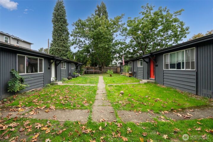 Property Photo:  330 SE Clark Street  WA 98027 