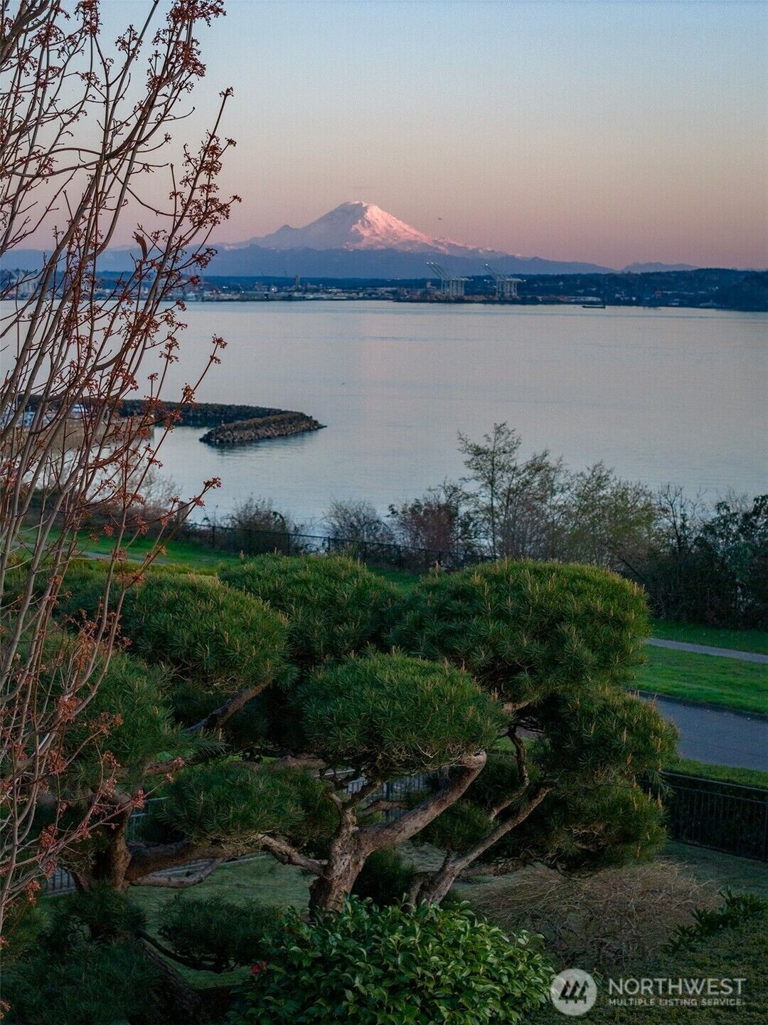 Property Photo:  1640  Magnolia Boulevard W  WA 98199 