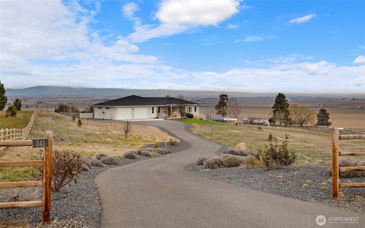 Property Photo:  341  Stonegate Drive  WA 98926 