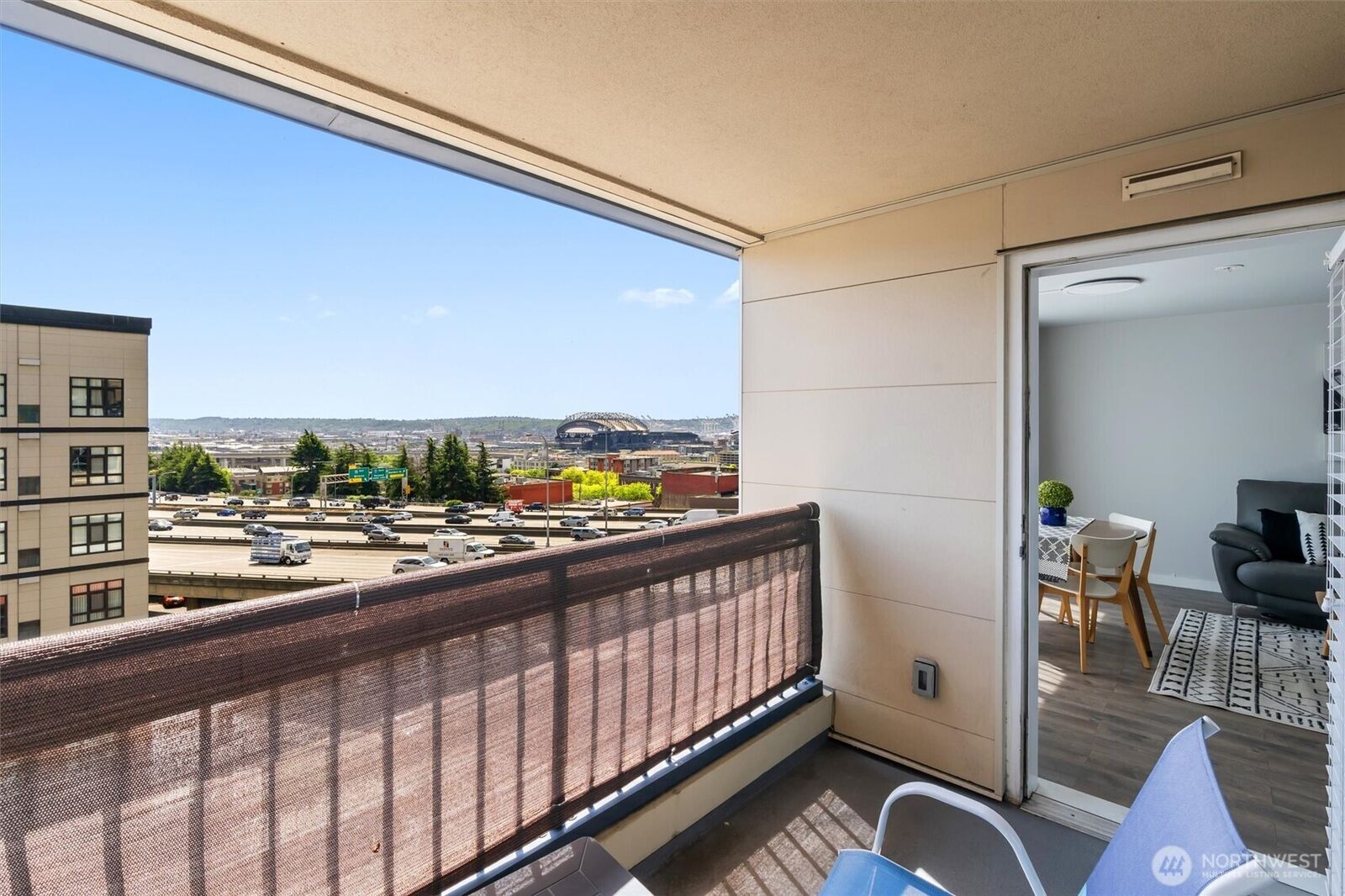 Property Photo:  321  10th Avenue S 705  WA 98104 