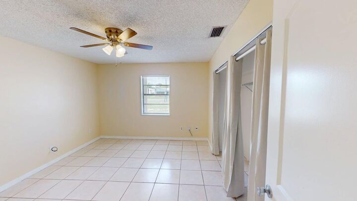 Property Photo: 3304 Oleander Avenue FL 34982