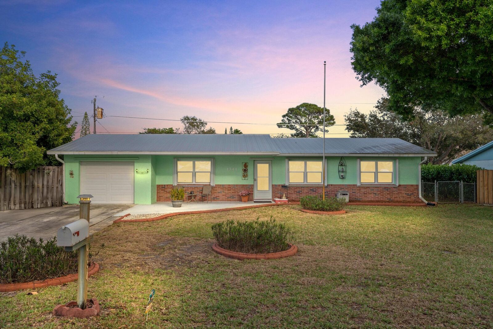 Property Photo: 1341 SE Seashell Lane FL 34996