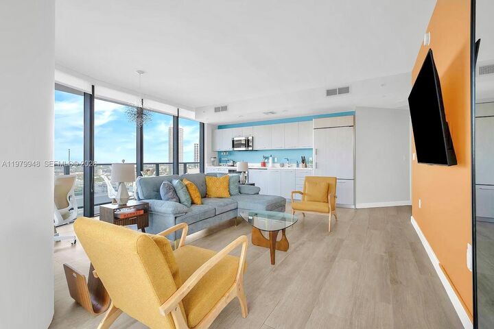 Property Photo:  55 SW 9th St 3306  FL 33130 