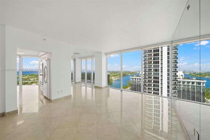 Property Photo:  4775 Collins Ave 2507  FL 33140 