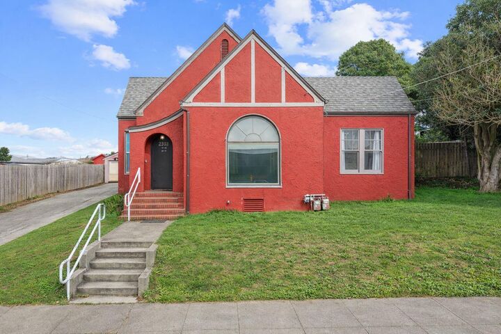 Property Photo:  2303 Union Street  CA 95501 