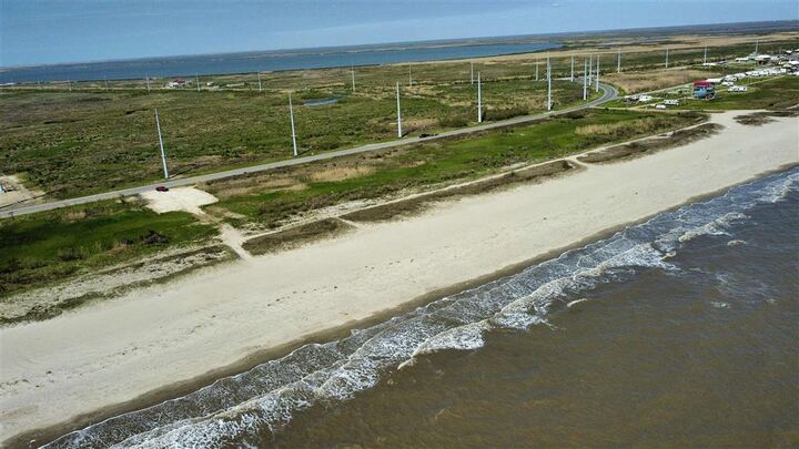 Property Photo: 2727 Gulf Beach Highway LA 70631