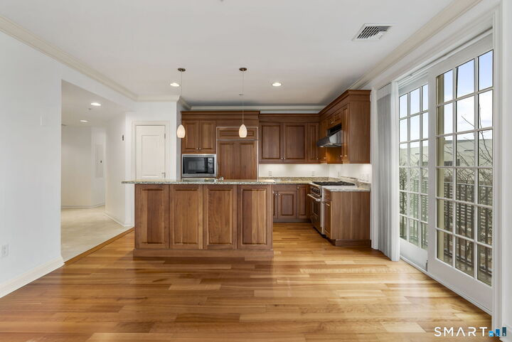 Property Photo:  85 Memorial Road Apt 313  CT 06107 