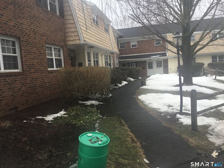 Property Photo:  245 Unquowa Road Apt 93  CT 06824 